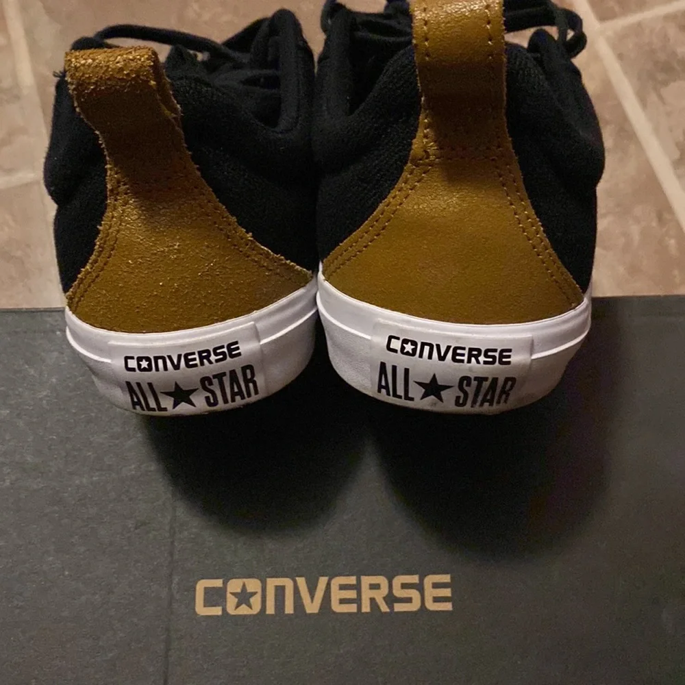 Converse - Picture 7 of 9